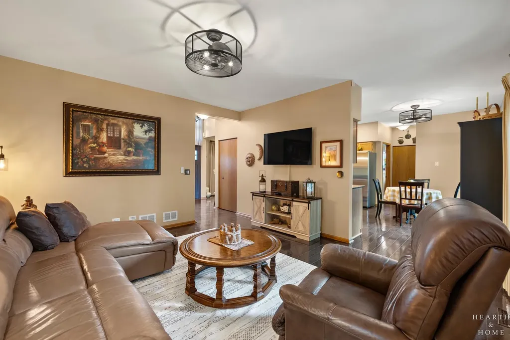 624 Lorree Lane Lake In The Hills IL 60156