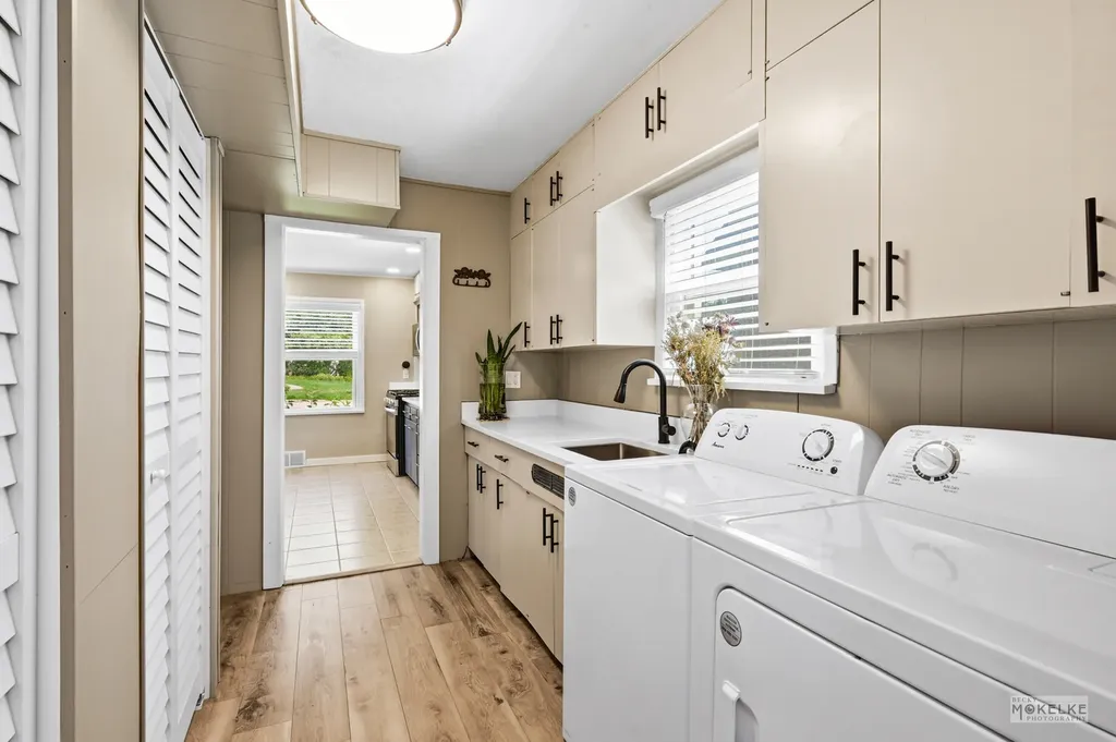 125 West Adams Street Villa Park IL 60181