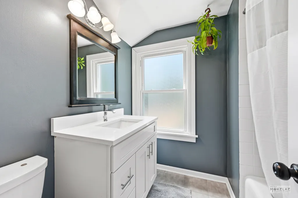 125 West Adams Street Villa Park IL 60181