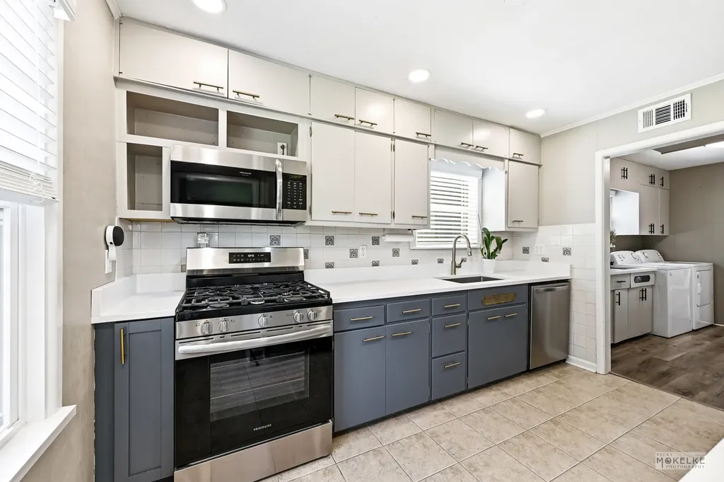 125 West Adams Street Villa Park IL 60181