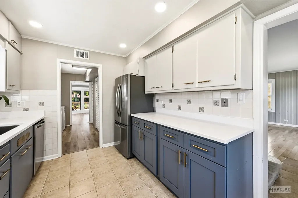 125 West Adams Street Villa Park IL 60181