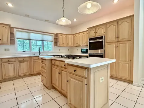 2202 Meadows Drive Sterling IL 61081
