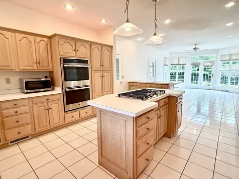 2202 Meadows Drive Sterling IL 61081