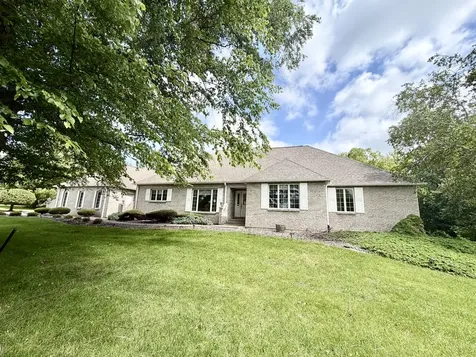 2202 Meadows Drive Sterling IL 61081