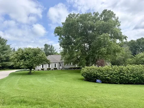 2202 Meadows Drive Sterling IL 61081