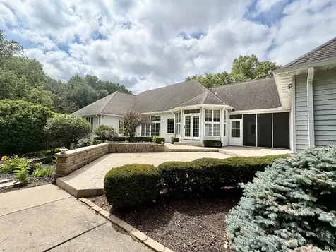 2202 Meadows Drive Sterling IL 61081