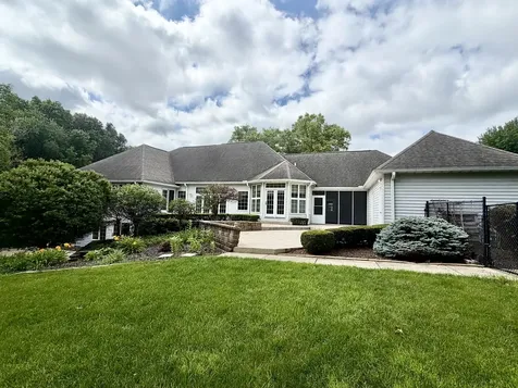 2202 Meadows Drive Sterling IL 61081