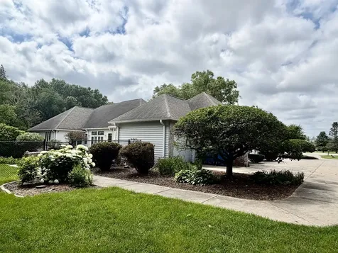 2202 Meadows Drive Sterling IL 61081