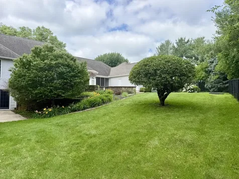 2202 Meadows Drive Sterling IL 61081
