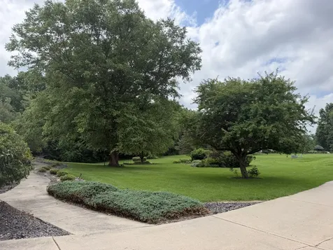 2202 Meadows Drive Sterling IL 61081