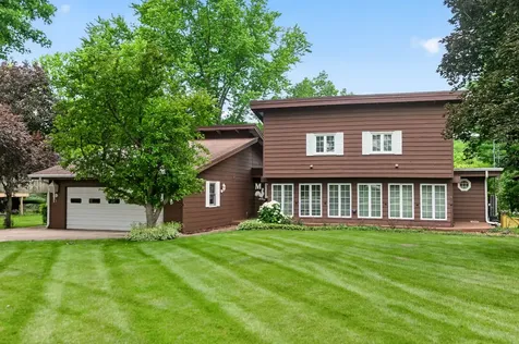 511 North Woodland Drive Dixon IL 61021