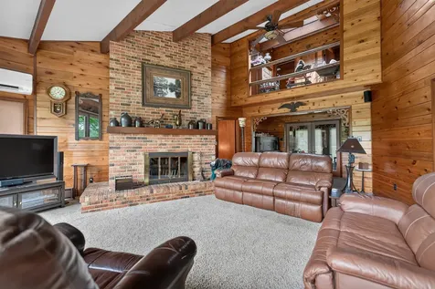 511 North Woodland Drive Dixon IL 61021