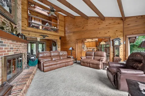 511 North Woodland Drive Dixon IL 61021