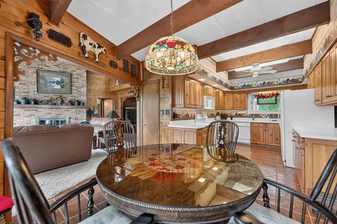 511 North Woodland Drive Dixon IL 61021