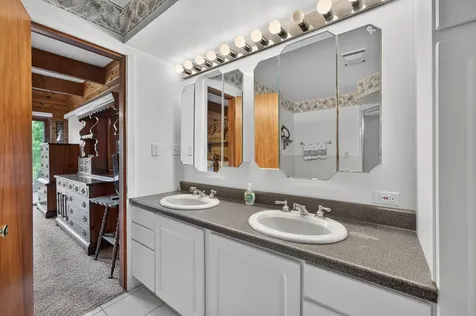 511 North Woodland Drive Dixon IL 61021