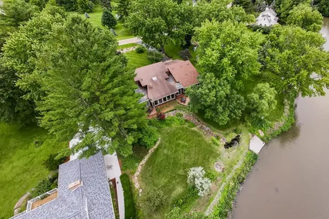 511 North Woodland Drive Dixon IL 61021