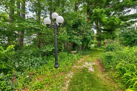 511 North Woodland Drive Dixon IL 61021