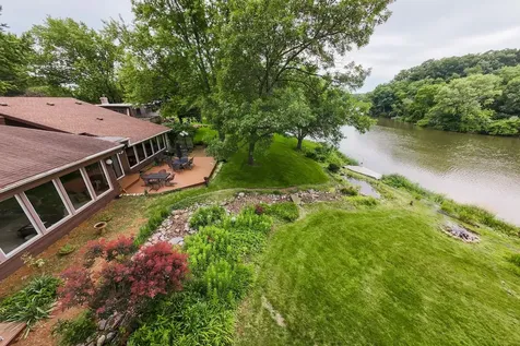 511 North Woodland Drive Dixon IL 61021