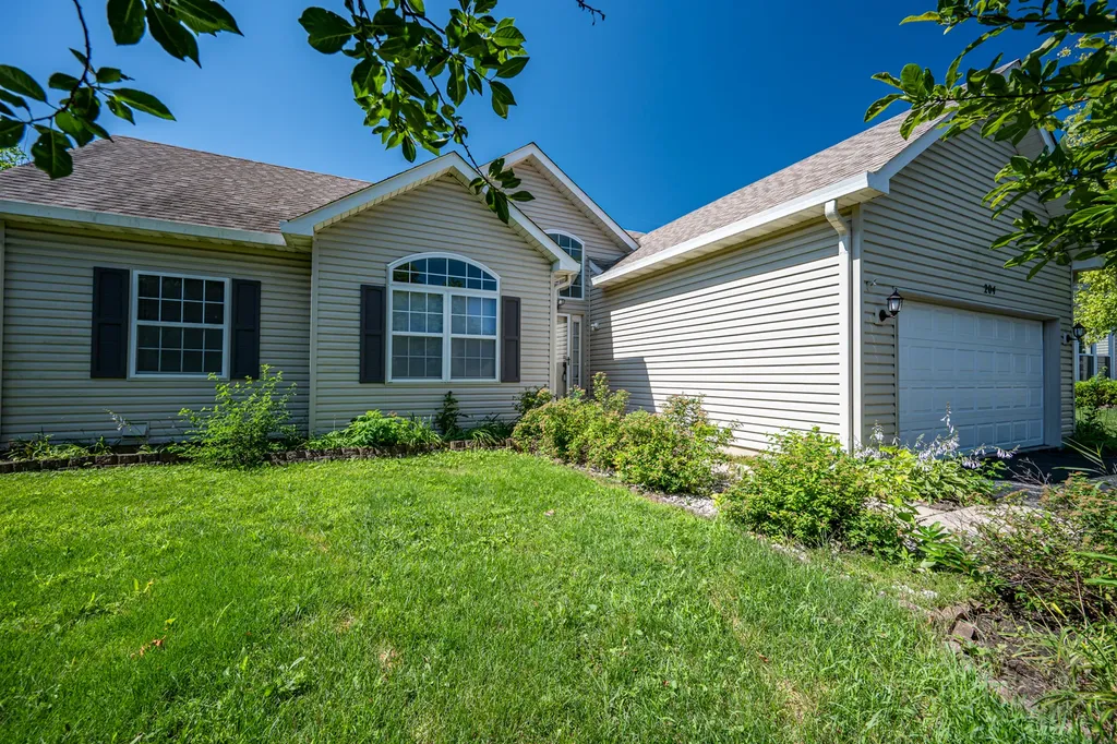 204 Magnolia Drive North Aurora IL 60542