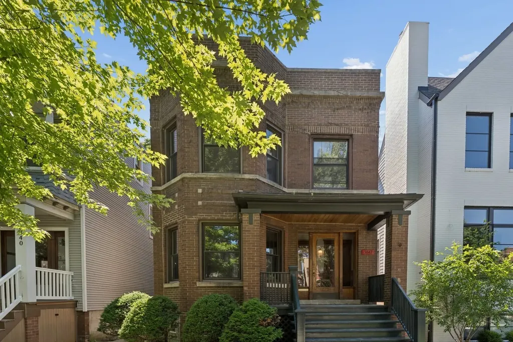 3842 North Bell Avenue Chicago IL 60618