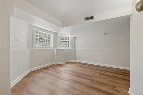 3842 North Bell Avenue Chicago IL 60618