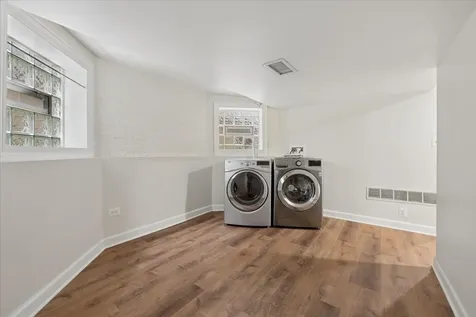 3842 North Bell Avenue Chicago IL 60618