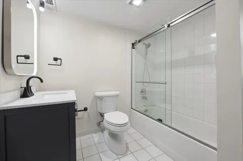 3842 North Bell Avenue Chicago IL 60618