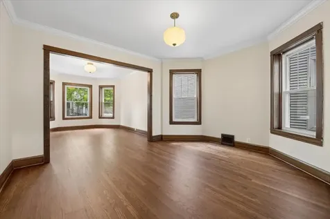 3842 North Bell Avenue Chicago IL 60618