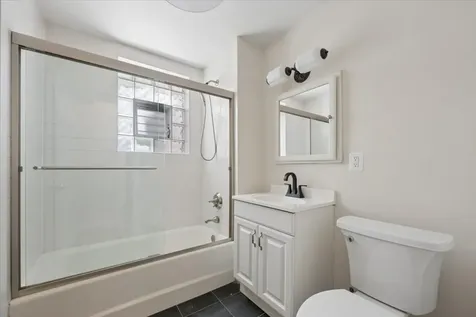 3842 North Bell Avenue Chicago IL 60618