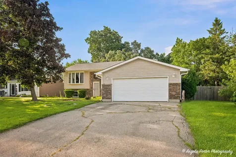 2494 Forest View Road Lindenhurst IL 60046