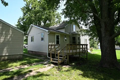 302 South Summit Street El Paso IL 61738