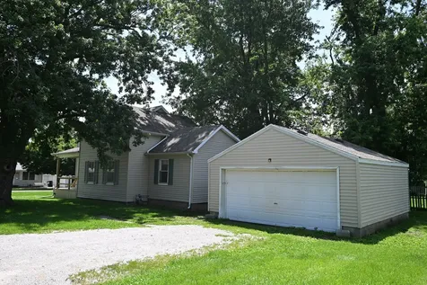 302 South Summit Street El Paso IL 61738