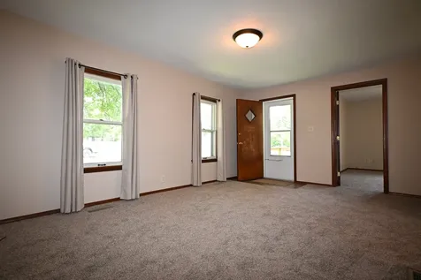 302 South Summit Street El Paso IL 61738