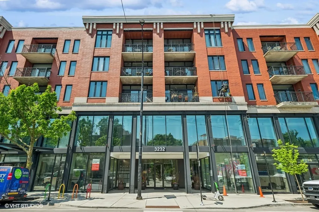 3232 North Halsted Street Chicago IL 60657