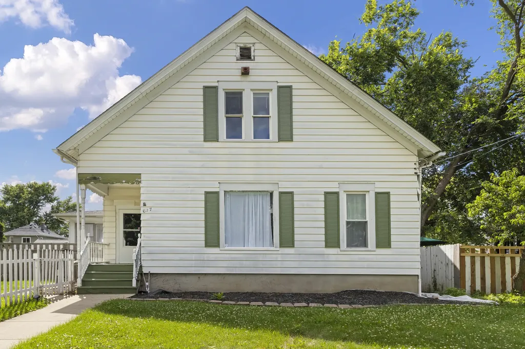 617 South 4th Street Aurora IL 60505
