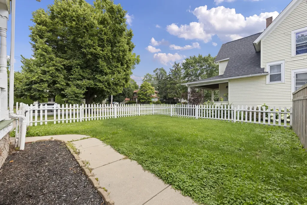 617 South 4th Street Aurora IL 60505