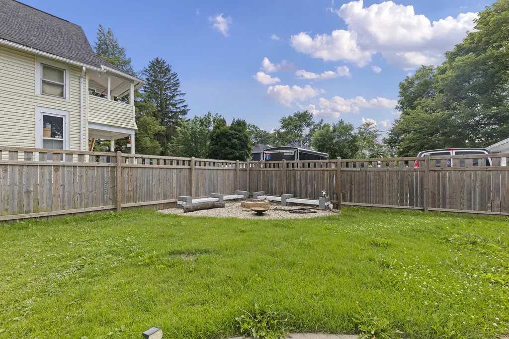 617 South 4th Street Aurora IL 60505
