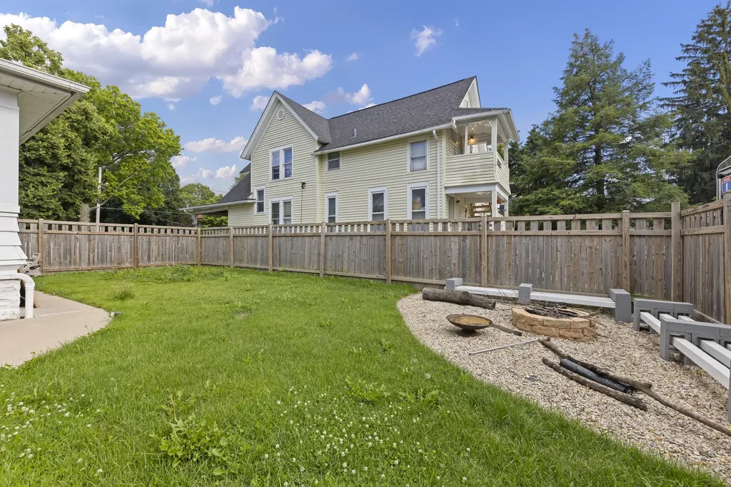 617 South 4th Street Aurora IL 60505