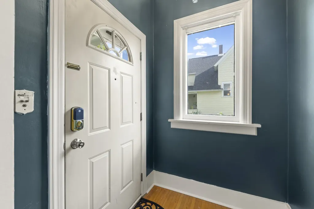 617 South 4th Street Aurora IL 60505