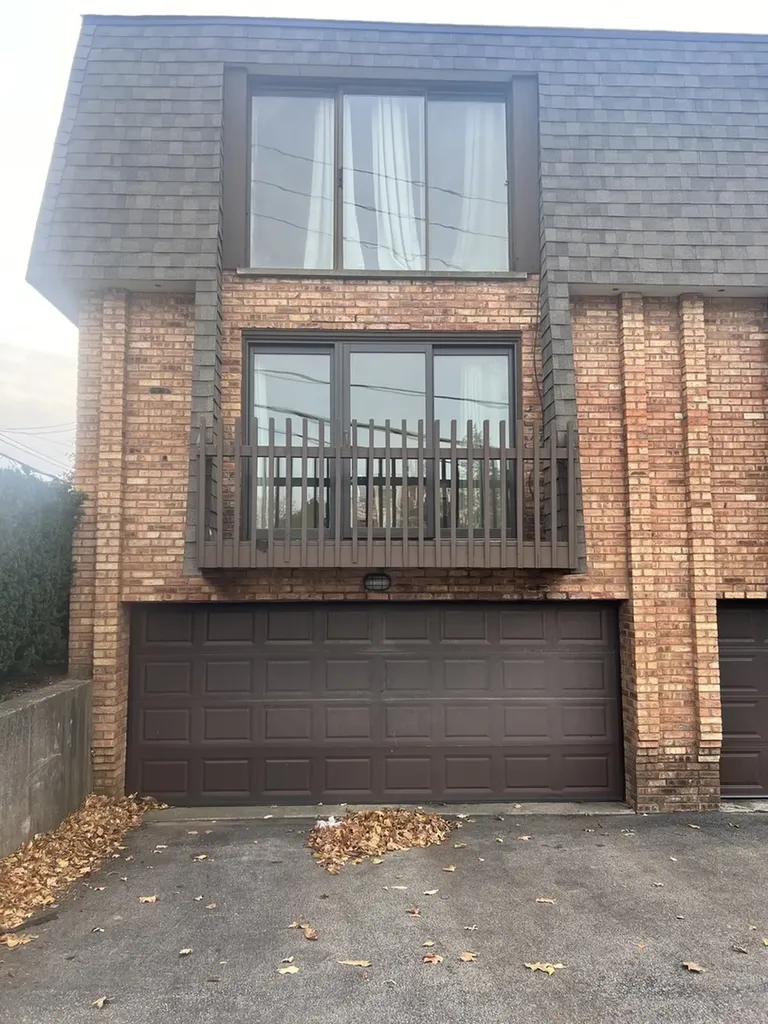 1988 Green Bay Road Highland Park IL 60035