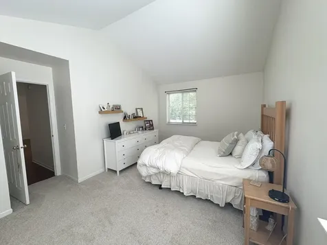 259 West Treehouse Lane W Round Lake IL 60073