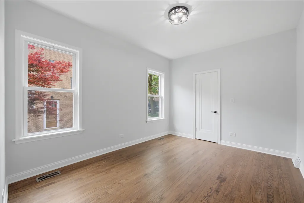 10021 South Oakley Avenue Chicago IL 60643