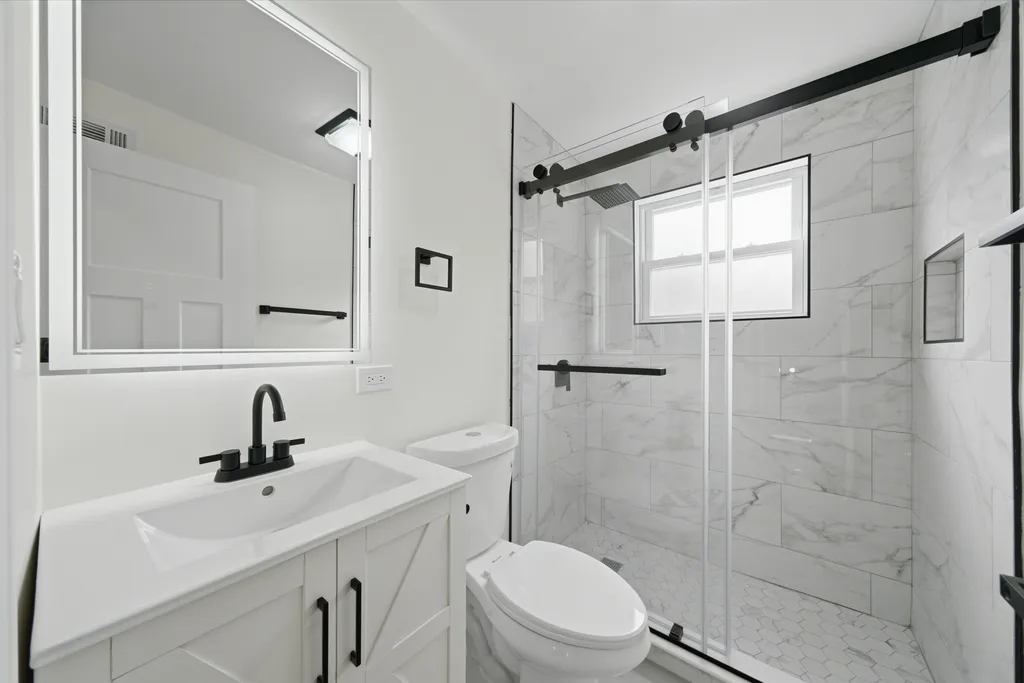 10021 South Oakley Avenue Chicago IL 60643