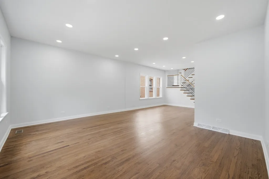 10021 South Oakley Avenue Chicago IL 60643