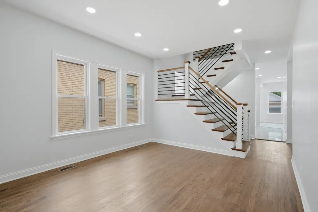 10021 South Oakley Avenue Chicago IL 60643