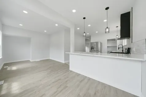 10021 South Oakley Avenue Chicago IL 60643