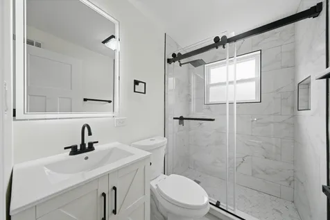 10021 South Oakley Avenue Chicago IL 60643