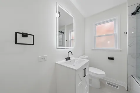 10021 South Oakley Avenue Chicago IL 60643