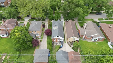 10021 South Oakley Avenue Chicago IL 60643