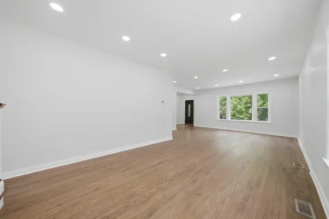 10021 South Oakley Avenue Chicago IL 60643